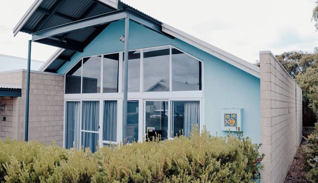 beachside villa - just 5 mins walk to the Middleton Bay beach