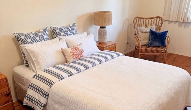 Beachside Weekender - Cosy, relaxed, 120m from the beach