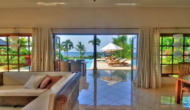 Beachvilla, 2/8 PRs. cooking incl. private pool, jacuzzi, massage available