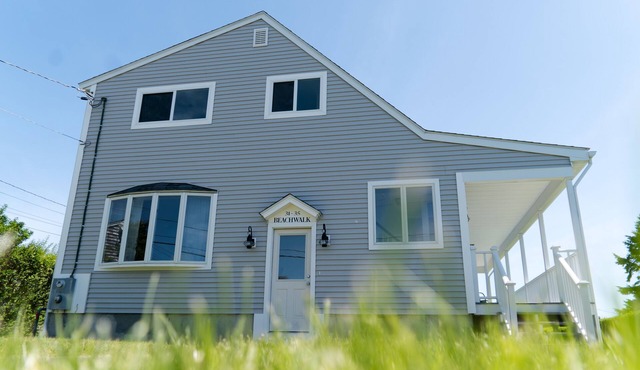 "BeachWalk" Unit 2 Just 300 Feet To The Beach!