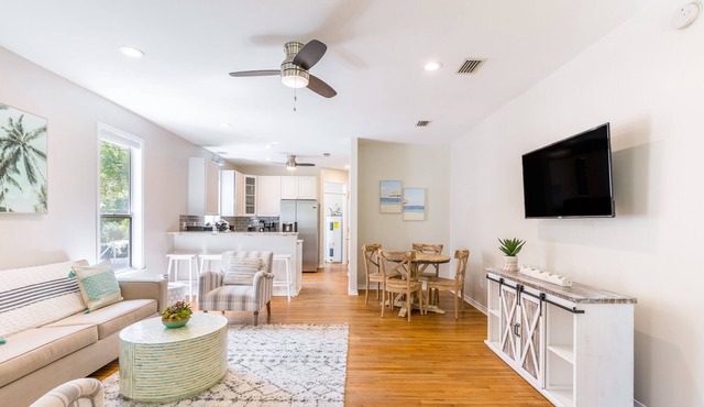 Beachwave Bungalow by Avantstay Pet Friendly, Close to Beach!