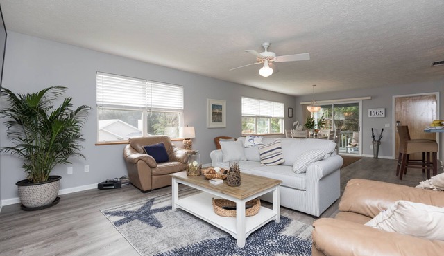 Beachy Getaway–Cozy, Clean & Equipped w/All Essentials! Relax, Enjoy & Refresh!