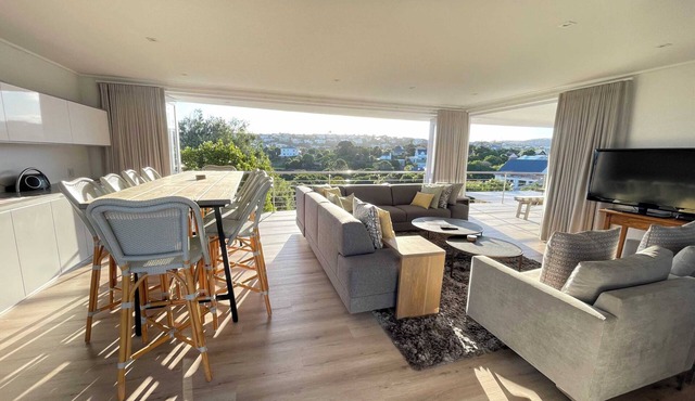 Beachy Head Hideaway 10 | Sea Views, Robberg Beach