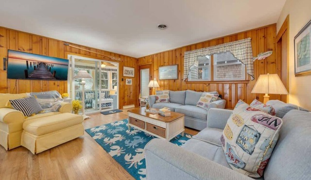 Beachy Keen: Comfort, Charm, One Block to Beach