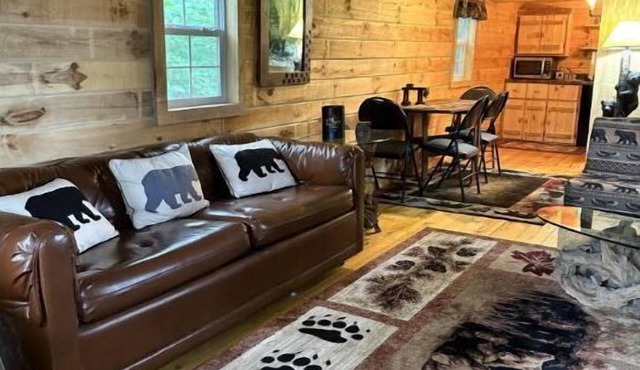 Bear Lodge-Cozy Cabin on 30 acres within minutes of Notre Dame !