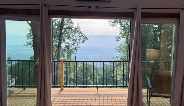Bear Ridge Cabin-Views & Hot tub