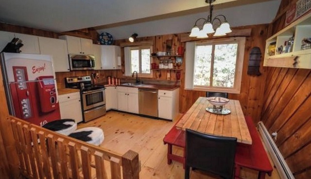 Bear's Den - Mount Snow Townhome - w/Heated Pool!