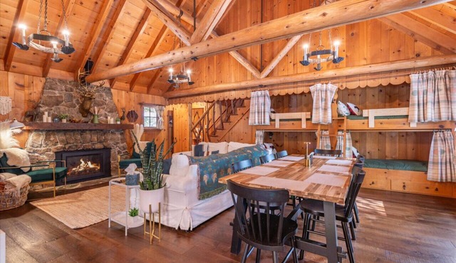 Bearfoot Bungalow in Lower Tahoe Park!