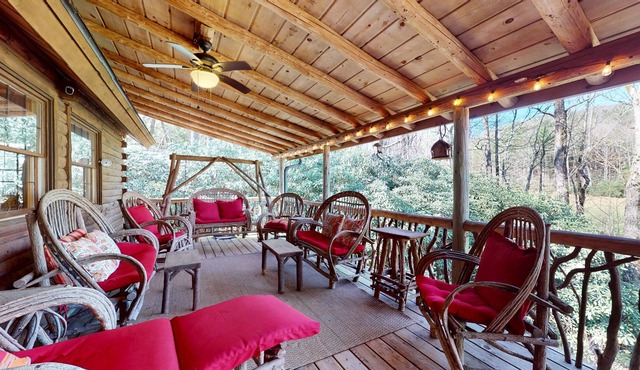 Bearfoot Cabin - A tranquil, rustic retreat tucked away in Lake Toxaway!