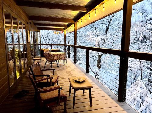Bears Den Mountain Lodge