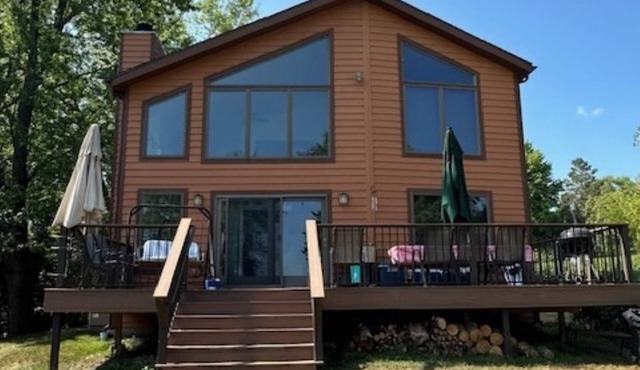 Bears Den: Year-round Comfortable 4-bdrm house on Lake Ripley in Cambridge WI