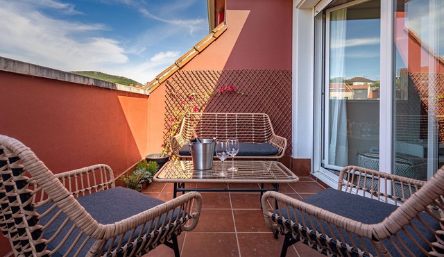 Beatiful 3 bedroom apartment with swimming pool.