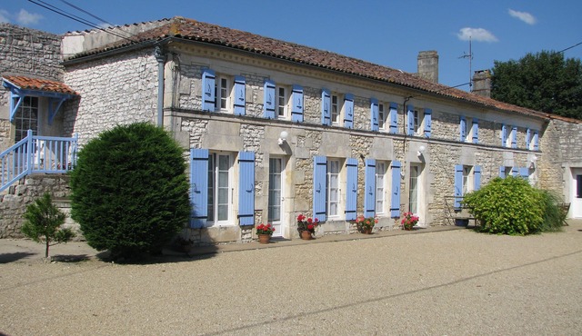 Beaurepaire : Gite (country Cottage) for 6 people with swiming pool.