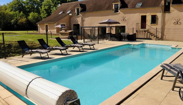 Beautifully Converted Farmhouse, family friendly with heated pool, huge garden