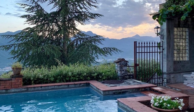 Beautiful Serena, amazing view with a private heated pool,ac and outside dining