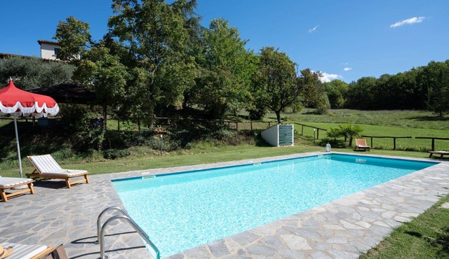 Beautiful private villa for 10 guests with WIFI, private pool, A/C, TV and pets allowed