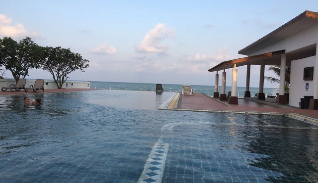 Beautiful 1-BD SeaView Condo - fully furnished with large bedroom & 2 bathrooms