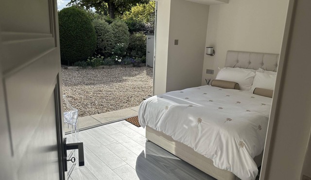 Beautiful 1-bed Studio in Bourne end