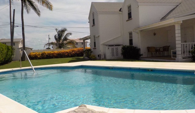 Beautiful 2 bed 2 bath town-house with pool and sea views.