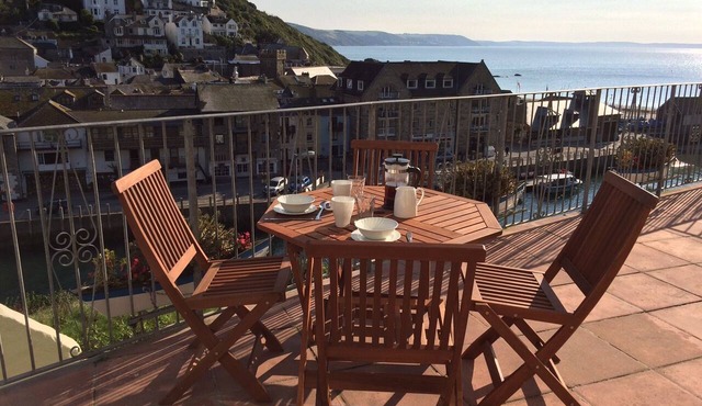Beautiful 2 bed apartment, tastefully furnished with breathtaking views.