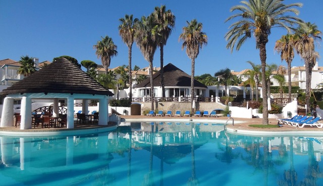 Beautiful 2 Bed Apartment with Private Garden, Large Palm Fringed Communal Pool