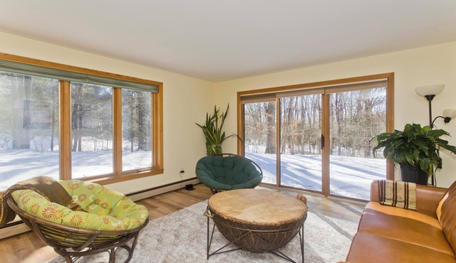 Beautiful 2-bedroom cottage on Robert Frost Trail