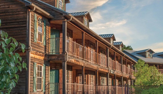 Beautiful 2 bedroom unit at resort, sleeps 6