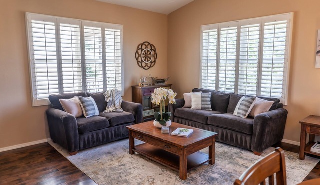 Beautiful 3-bed 2-bath home centrally located in Gilbert with heated pool access