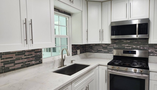 Beautiful 3-bedroom House> San Diego County > Spring Valley, CA. with AC/Wi-Fi