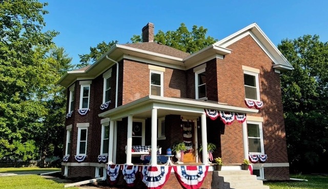 Beautiful 3 bedroom, 3 1/2 bath home in the Heart of Newton -Bauer Haus-