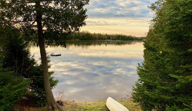 Beautiful 3 Bedroom Cottage on Whitestone Lake