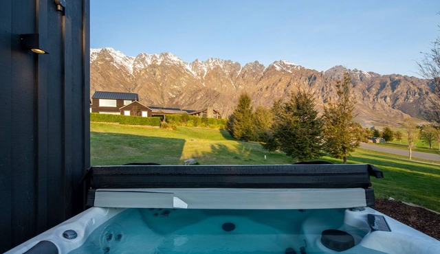 Beautiful 3 bedroom home | Hot Tub | Stunning View