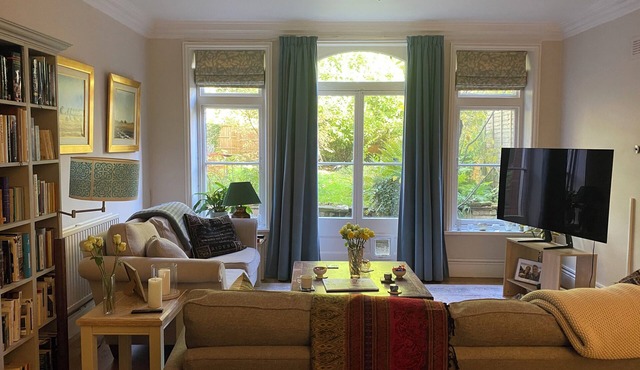 Beautiful 3 bedroom Victorian garden flat with excellent transport links