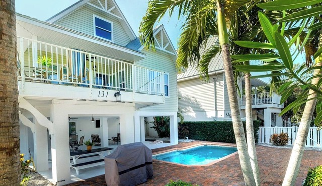 Beautiful 3Bed/3 Bath, Heated Pool, WiFi & Trolley, Stroll to Pristine Beach, NO Roads to Cross, Dog*(See Note)Allow
