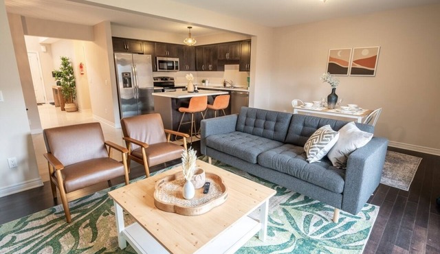 Beautiful 3bed/3bath 6 Mins to Falls/Free Parking
