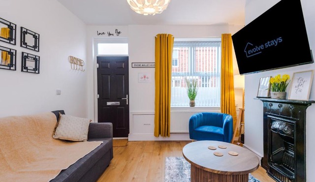 Beautiful 3Bed Home In Altrincham, Free Parking