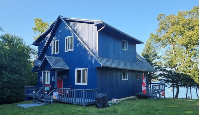 Beautiful 4 Bedroom Oceanfront Cottage on the Bay of Fundy on Campobello Island
