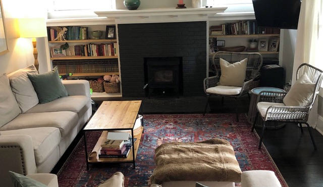 Beautiful 4-bedroom,2 Story house in downtown Indianapolis: WIFI, AC, firepit
