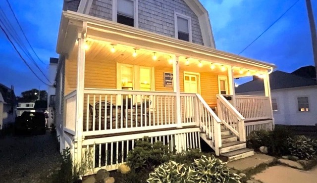 Beautiful 4 bedroom, 1.5 bath Beach Cottage with Central AC