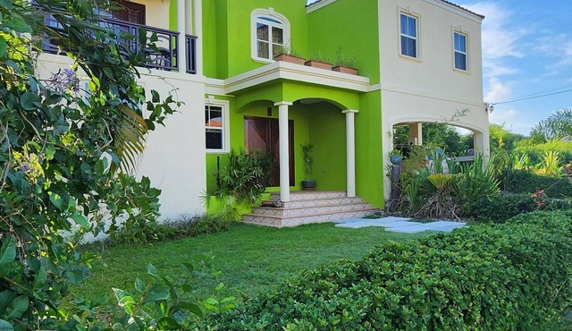 Beautiful 4-bedroom house in Maynards with WiFi in close proximity to 2 marinas