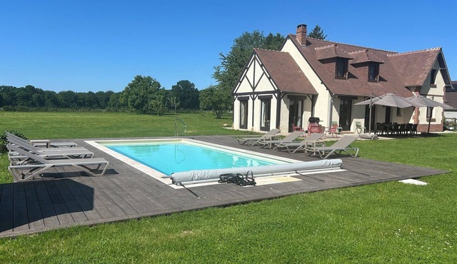 Beautiful 4-star house with heated pool in a green and quiet setting