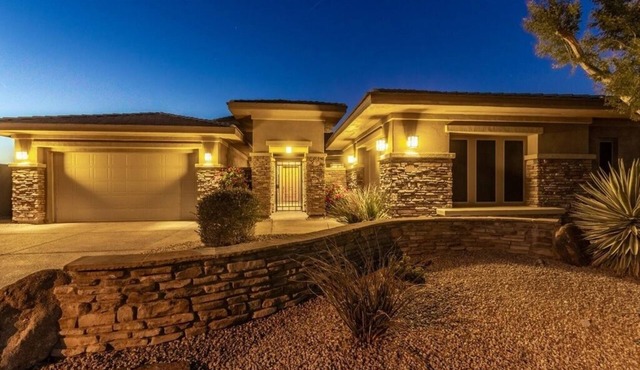 Beautiful 4 plus Bedroom Estrella Home on the Golf Course