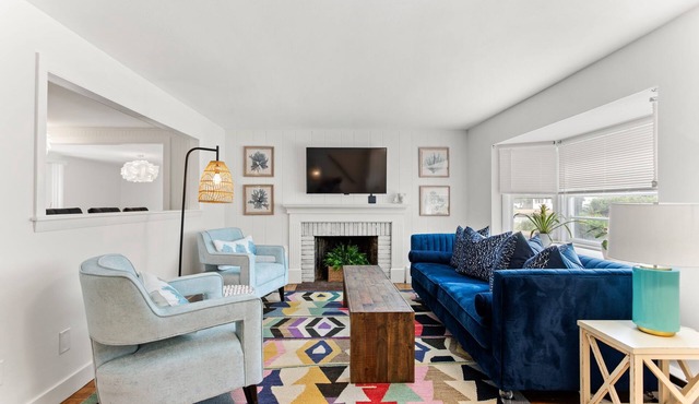 Beautiful 4BR, 2BA Dog-friendly Cape Oasis