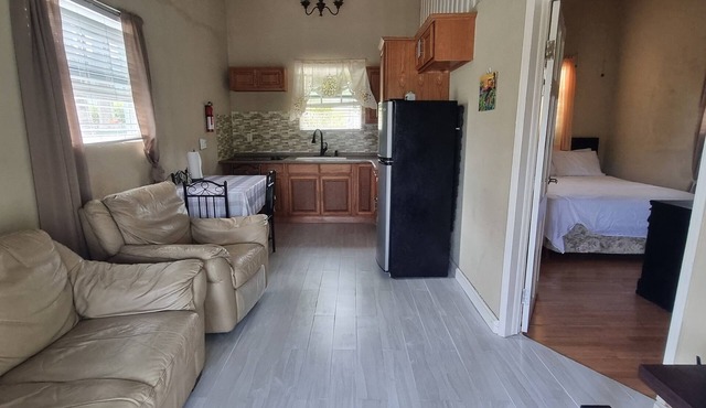 Beautiful Air Conditioned Cottage