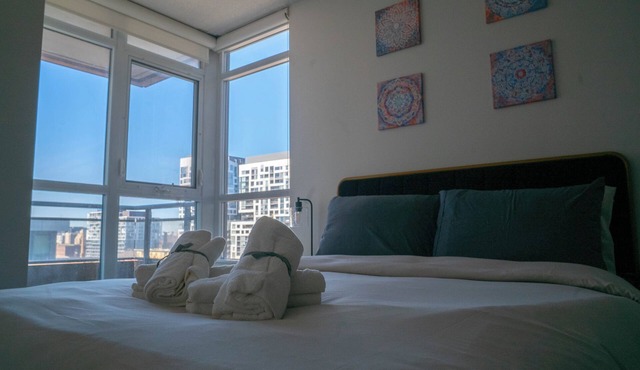 Beautiful and Central 3 Bedroom Condo with Parking