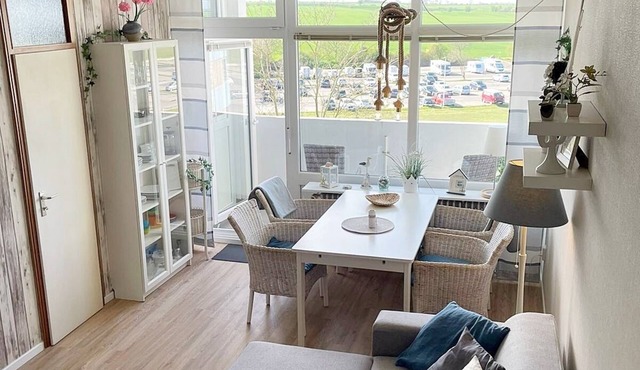 Beautiful and harmonious-maritime coordinated apartment on the 4th floor.