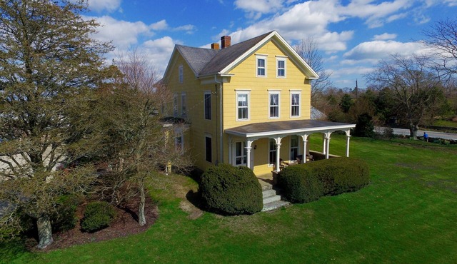 Beautiful and Spacious Farmhouse with Stunning Ocean Views and Greenhouse Garden