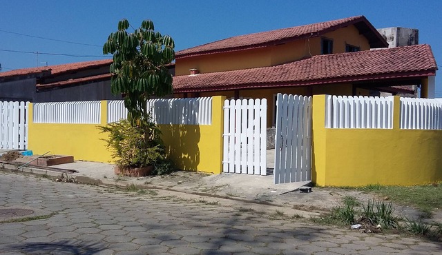 Beautiful and spacious house on the corner of the beach.