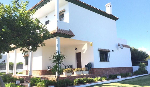 Beautiful and spacious beach and country villa in Los Caños de Meca