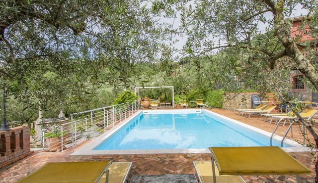 Beautiful apartment for 2 guests with WIFI, pool, hot tub, A/C, TV, patio and pets allowed